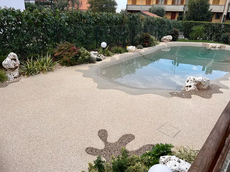 Bordo piscina in graniglia di marmo